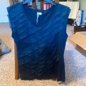 Women’s size large top